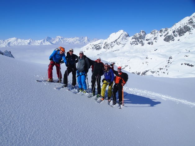 Teamfoto met Mont-Blanc in achtergrond